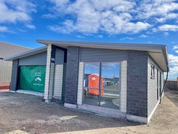 STRIKING 4BED 2 BATH_READY TO MOVE INTO OCTOBER!