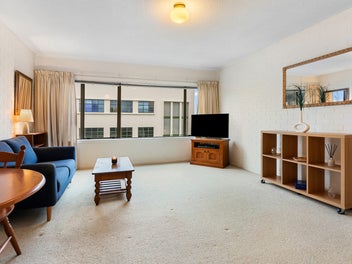 LOCATION | LIFESTYLE | RETRO APARTMENT
