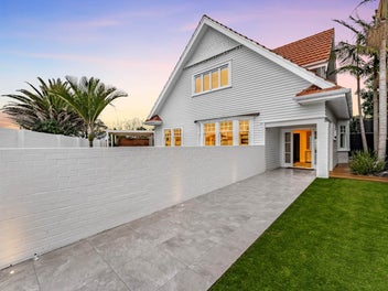 Stunning Family Oasis Above St Heliers Beach