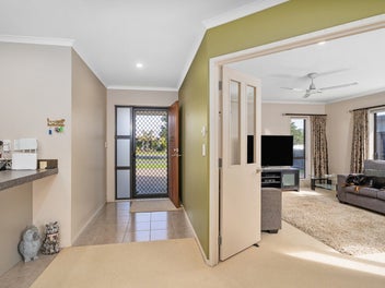 EASY LIVING IN PRIME LOCATION!