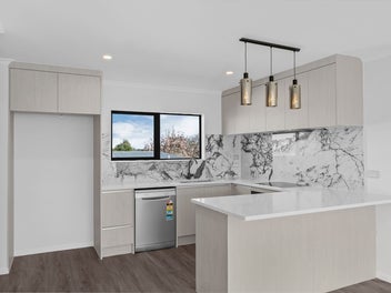 Freehold | 3 Bedrooms | Brand New !