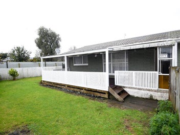 Prime Papatoetoe Location – Must Sell!