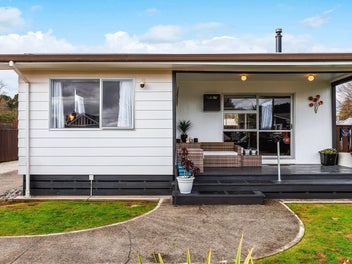 Stylish, central and move-in ready