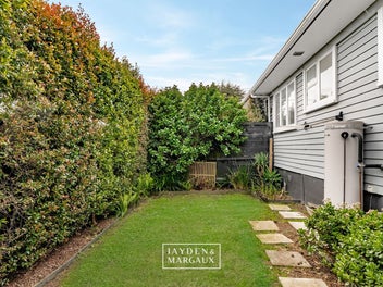 Freehold Duplex - Ellerslie Fringe