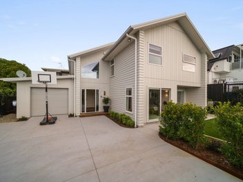 Near Brand New GJ Gardner Home in Prime Position