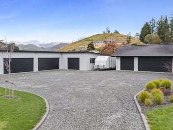 Country Elegance With Expansive Garaging