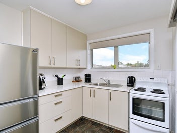 * UNDER OFFER * Deadline Sale date Brought Forward