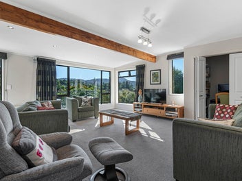 Stunning Lake Okareka Retreat