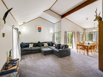 Versatile Family Home with Pool & Games Room