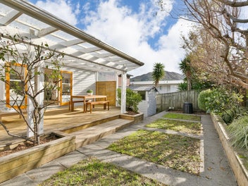 VERSATILE FAMILY LIVING IN PRIME NGAIO