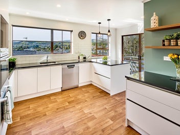 PRISTINE FAMILY LIVING IN REDWOOD