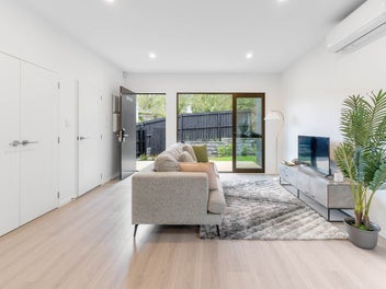 Seaside Standalone Living – Brand New, Freehol...