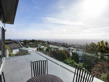 World-Class Living in a Sublime Hillside Setting