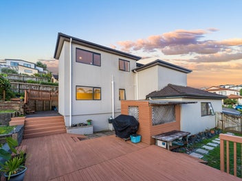 FREEHOLD 5 Bedroom! Bring Your Offers!