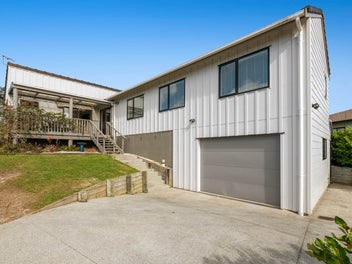Light and Bright-Family Living in a Prime Location