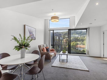 Top floor - Super convenient BEO $465,000