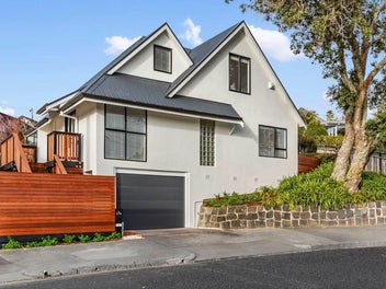 Freehold As-New Family Home