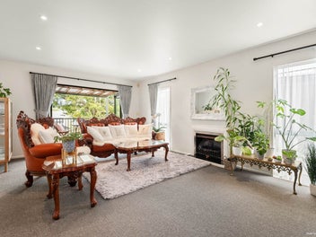 Private, Sunny & in Top School Zones – Remuera Gem