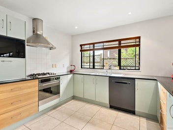 Private, Sunny & Double Grammar Zone – Remuera Gem