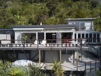 WHANGAROA HARBOUR WATERFRONT ICON -