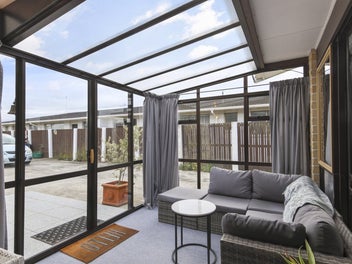 Low-Maintenance Comfort in a Handy Location