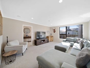 CHARMING & READY TO GO!