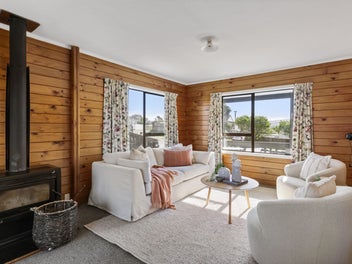 Cosy Lockwood on Sunny Site
