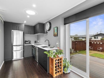 Charming 2-Bedroom Home in Totara Park Awaits!