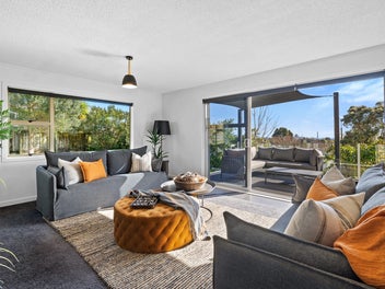 SOLID HOME, LOCATION WITH VIEWS.