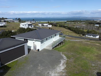 TOKERAU BEACH VIEWS WITH AIRBNB INCOME POTENTIAL