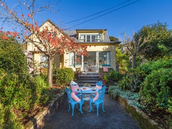 Family Home & Artisan’s Studio