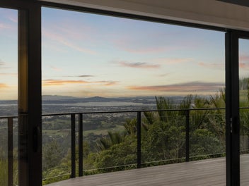 Refined Luxury, Iconic Views