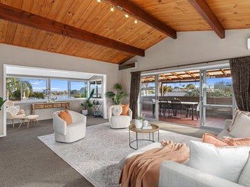Versatile Family Living in the Heart of Matua