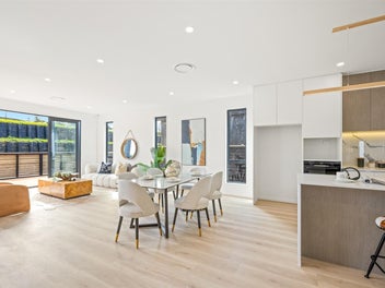 Immaculate New Build with Room for Everyone!