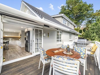 Think Outside the Box - Superb Dble GZ Family Home