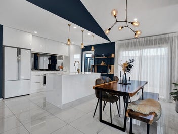 2020 Build - Stylish Family Home!