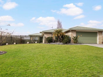 Family Home In Poike