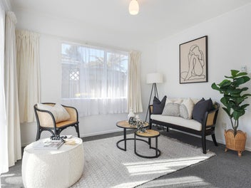 Sunny Stylish and Freehold