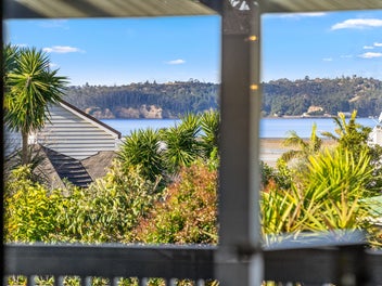 Your Te Atatu Peninsula Paradise Awaits
