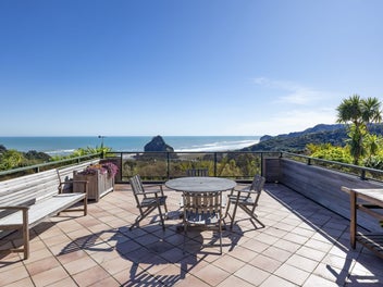 SUN DRENCHED FAMILY HAVEN