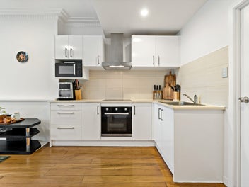 Charming Art Deco home - Style, Space & Location