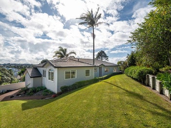 Coastal, Sun-Soaked, Single-Level in Rangi Zone