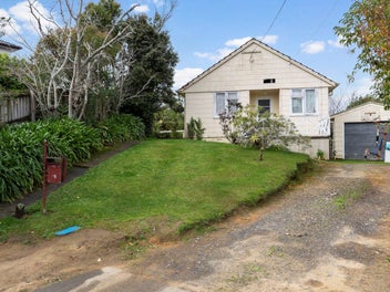 Freehold Property, Huge Potential–Prime Location!