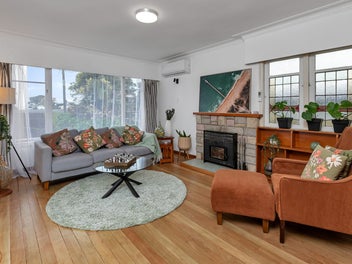 Estate Sale - Harbour Views & Classic Charm