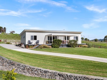 Country Charm, City Convenience, Big Shed