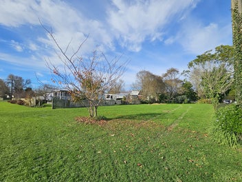 Image 1 of 7