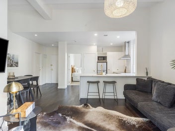 Corner character apartment, tastefully renovated!