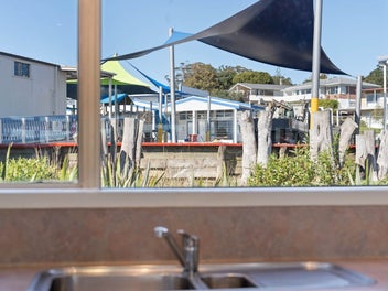 Sunny Affordable Home Next to Mairangi Bay School