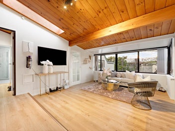 Multi purposes Family home in Schools' Zone