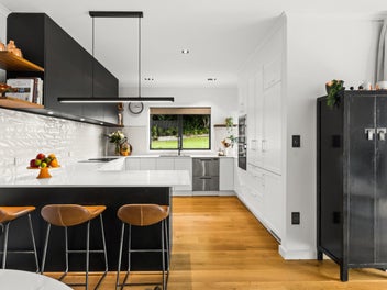 Luxury living with guest retreat
